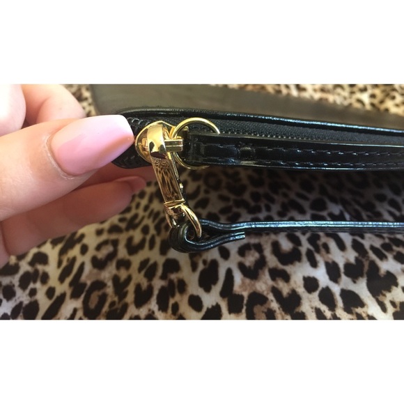 NWOT Victoria’s Secret sequin wristlet - Picture 3 of 4
